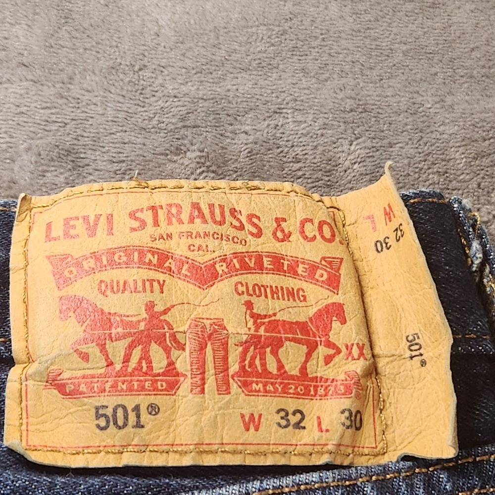 Levis 501 Jeans Mens 32x30 Blue Button Fly Straight Leg Denim Medium Wash - Picture 3 of 8